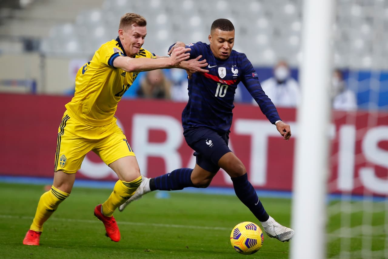 Giroud (16’, 59’), Pavard (36’) y Coman (90’+4’) marcaron por Francia; Claesson (4’) y Quaison (88’) hicieron los del descuento.