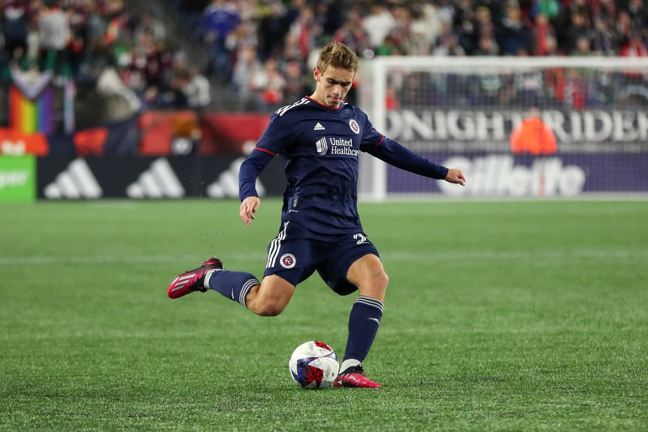 Mediocampista - NOEL BUCK (New England Revolution)