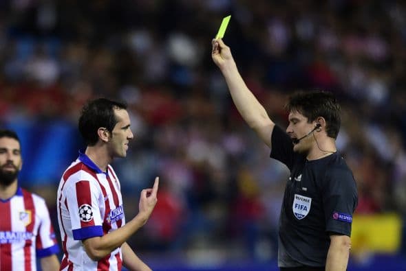 Esa misma temporada los jugadores amenazaron con una huelga a 3 jornadas de finalizar el torneo, pero el intento duró sólo un día.