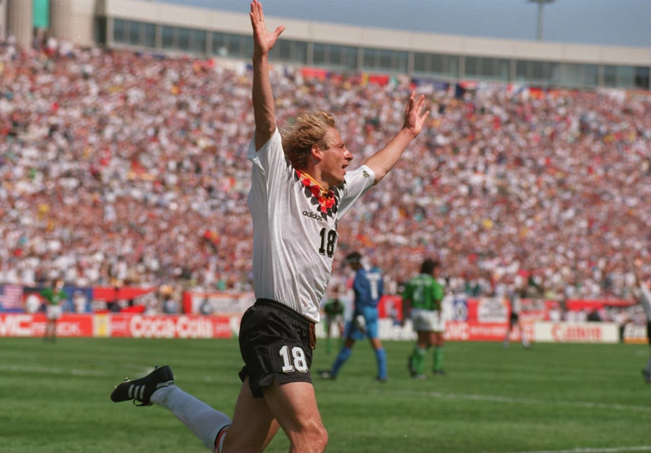 El 17 de junio de 1994, Alemania fue un campeón vigente que rompió la mala racha de los campeones y derrotó 1-0 a Bolivia en su arranque en el certamen de Estados Unidos.