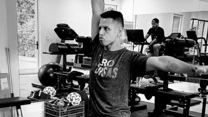 Chicharito rememora a Osorio con su famosa playera de Rusia 2018