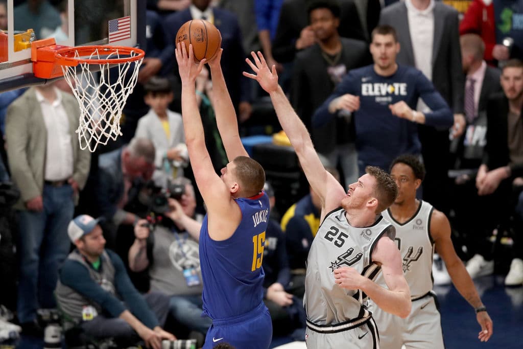 Lo mejor del Juego 5 de la serie de Playoffs de la Conferencia del Oeste entre los Denver Nuggets y los San Antonio Spurs en Pepsi Center en imágenes.