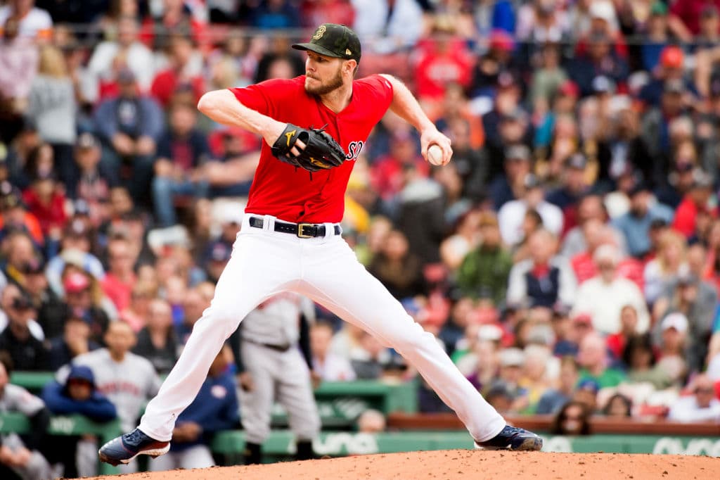 El zurdo Chris Sale abrió por los Boston Red Sox aunque se fue sin decisión. El estelar de la rotación de los Medias Rojas transitó por espacio de 5.1 innings sobre la lomita, permitiendo cuatro hits, uno de ellos jonrón, tres carreras, concedió cinco boletos y ponchó a 10.