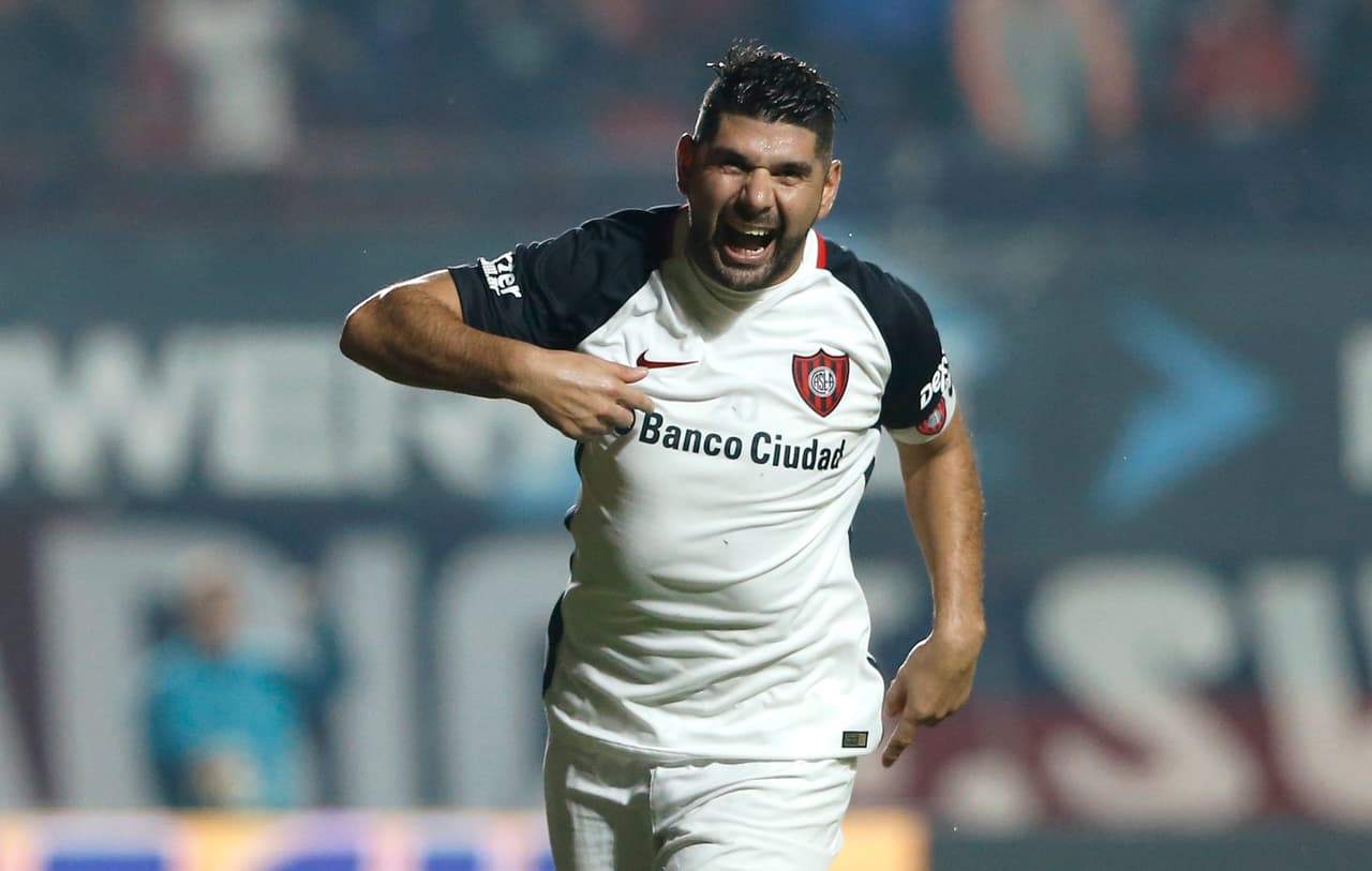 Aunque es tenue, el rumor de un posible interés de los Tiburones de Veracruz por Néstor Ortigoza comienza a rondar el medio.