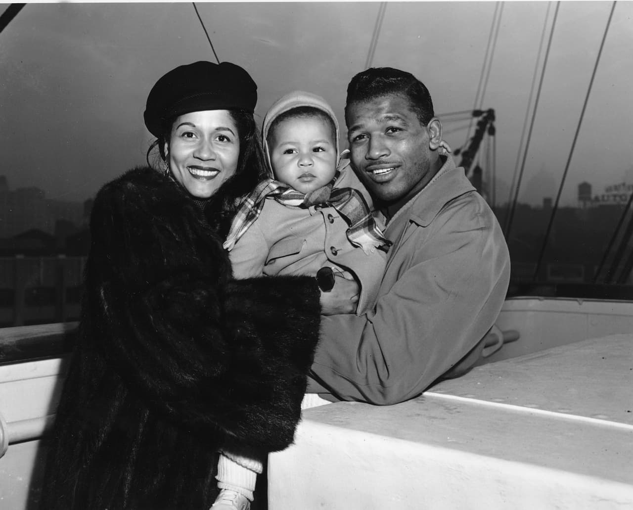 En sus últimos años de vida, Robinson luchó contra el Alzheimer y diabetes. Falleció en el centro médico de Culver City, California el 12 de abril de 1989.