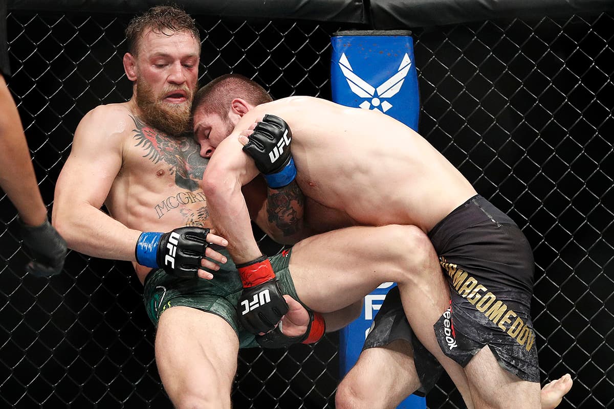 Las llaves de Nurmagomedov se dieron desde el primer asalto, dejando en mala posición al irlandés McGregor.