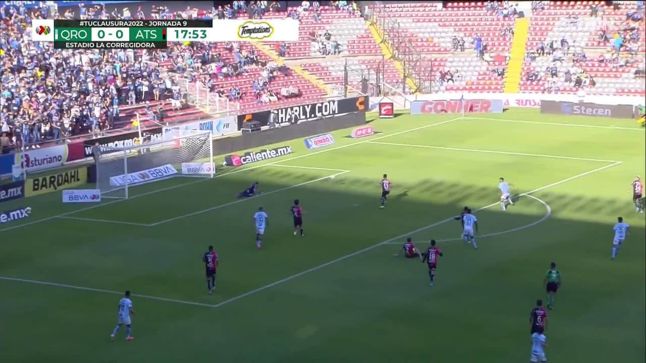 ¡TIRO ATAJADO! disparo por José Angulo.