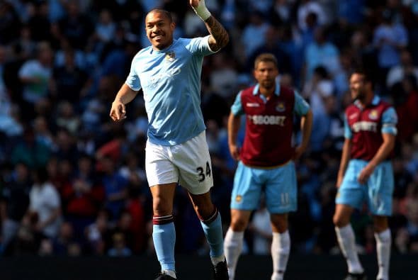 El holandés Nigel de Jong, que normalmente se caracteriza por ser un jugador rudo, abrió el marcador con el 1-0.