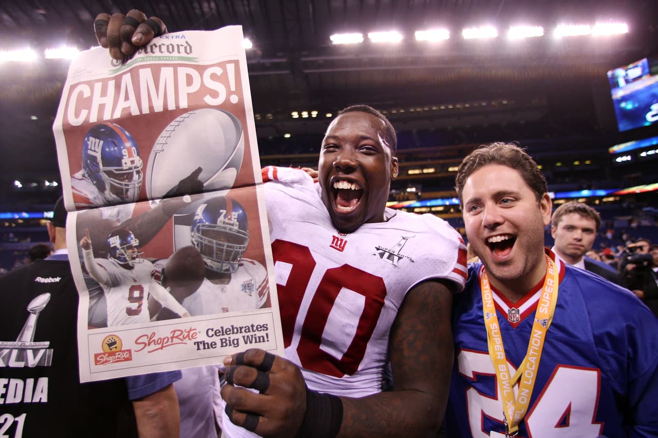 La temporada del 2010 fue muy exitosta para Jason Pierre-Paul. Quedó en la historia porque se convirtió en el primer jugador en la historia de la NFL en registrar una captura, provocar un balón suelto, y bloquearon un gol de campo en el mismo juego. Ocurrió ante los Dallas Cowboys en un juego donde los Giants ganaraon 37-34.