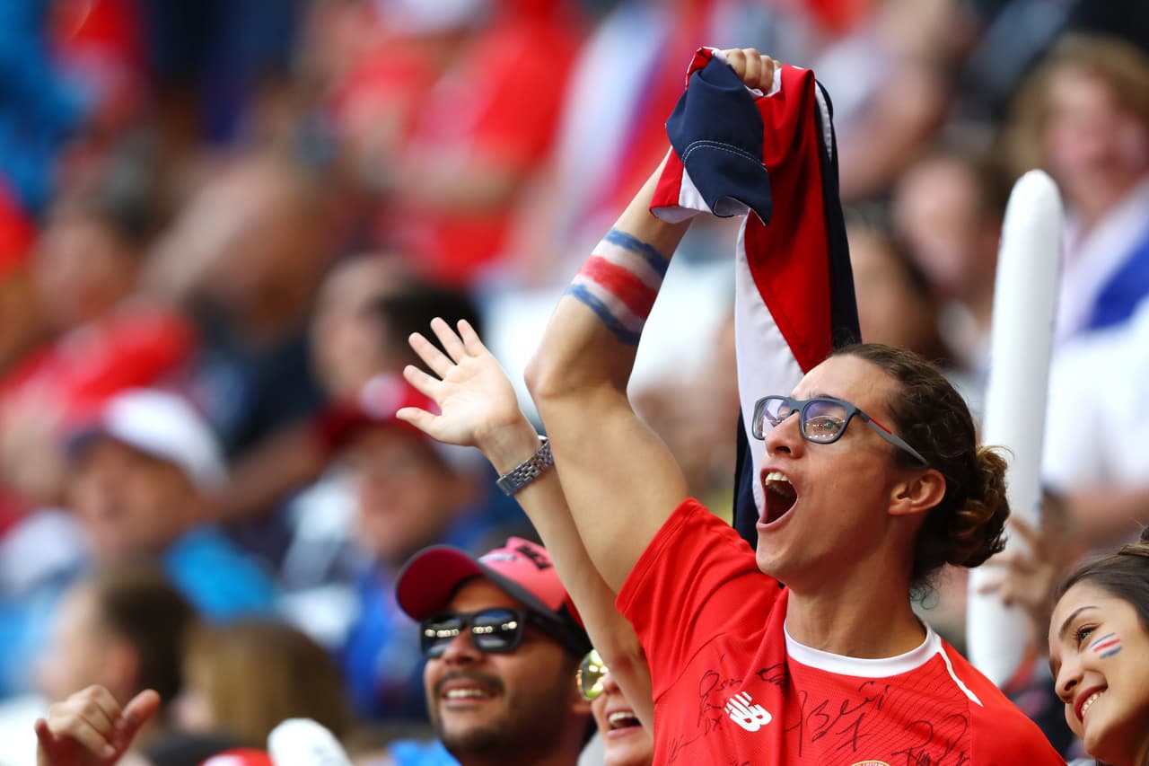 Los seguidores de Costa Rica y de Serbia encendieron con su alegría desde afuera de las canchas el arranque del grupo E del Mundial de Rusia 2018 en Samara, donde empieza la competencia.