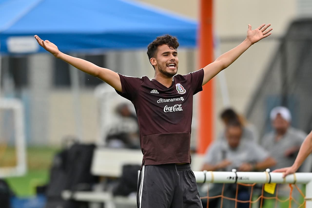 Los integrantes de la Selección Mexicana de fútbol se entrenaron, en medio de una intensa humedad en el ambiente, en las instalaciones del club de la MLS Houston Dynamo de cara a lo que será su importante duelo de los Cuartos de Final de la Copa Oro 2019, que se llevará a cabo este sábado ante Costa Rica. El trabajo duro y el buen ambiente imperaron durante la práctica del Tri.