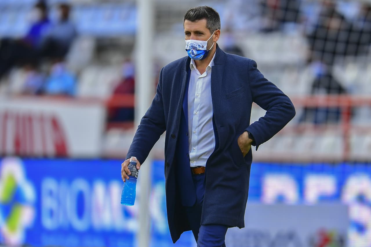 ¡Se fue la luz! Solari no habla ante los medios; Pezzolano pide calma