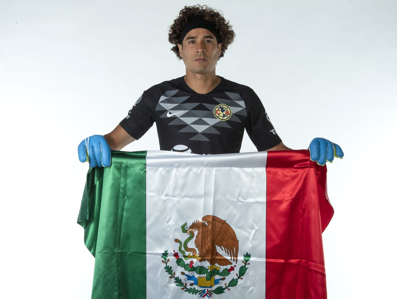 Ante la salida de Marchesín, el regreso de 'Memo' ilusiona a la afici{on azulcrema.