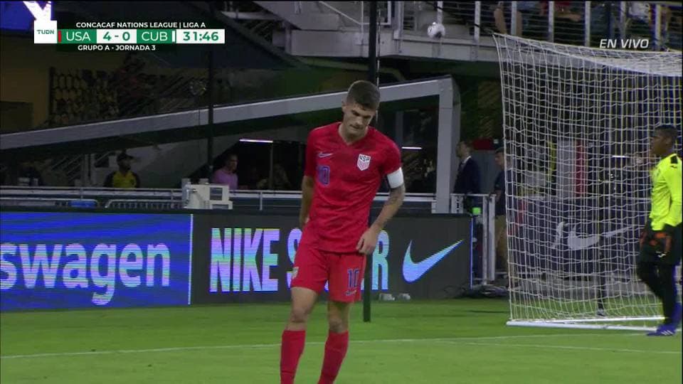 Tiro desviado de Christian Pulisic