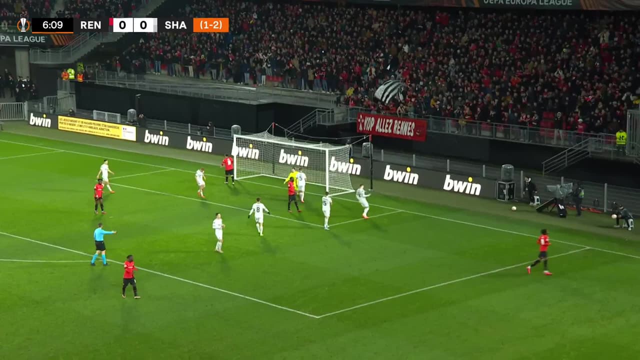 ¡TIRO ATAJADO! disparo por Djed Spence.