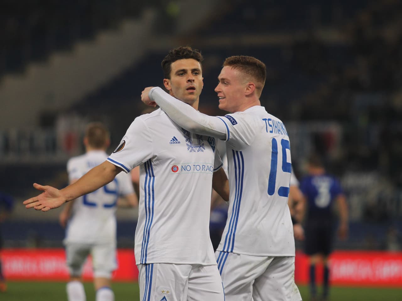 Dynamo Kyiv le arrebató el empate de casa a Lazio, en un 2-2 en el juego de ida en Italia que tuvo al ucraniano arriba en primera instancia.