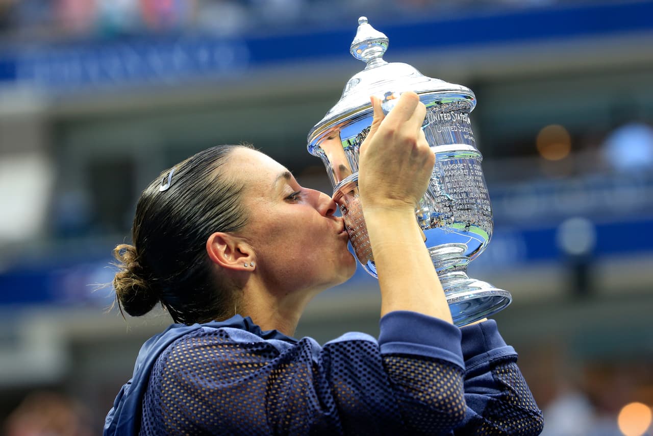 Flavia Pennetta besa el trofeo del US Open