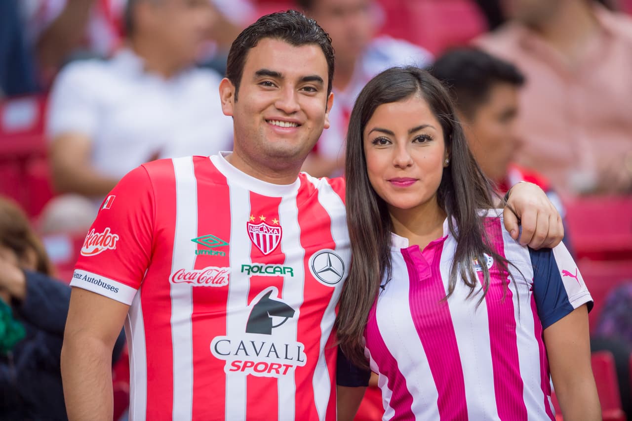 Gran colorido se vivió en los distintos estadios del país. Muchas familias y amigos acudieron con las playeras de sus equipos favoritos y disfrutaron de una jornada de muchos goles y emociones.