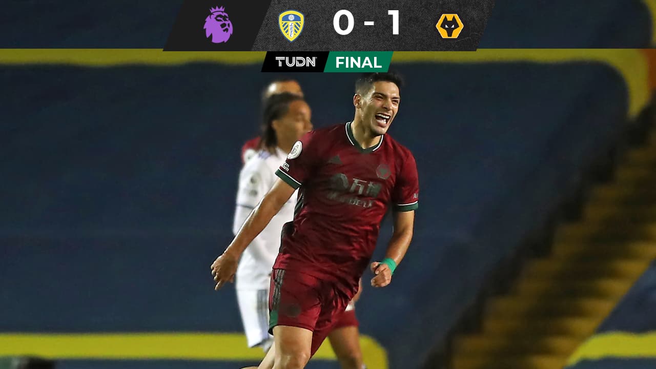 Raúl Jiménez anota con 'fortuna' gol ante el Leeds United