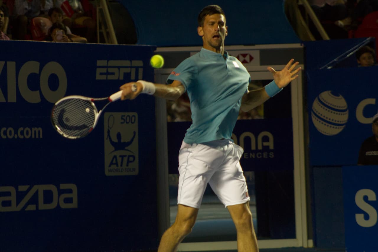 Nick Kyrgios eliminó al favorito del Abierto Mexicano, el serbio Novak Djokovic, número dos en la siembra de la ATP. El australiano dio una demostración de potencia y precisión con su saque que se tradujo en 25 aces para acceder a las Semifinales.