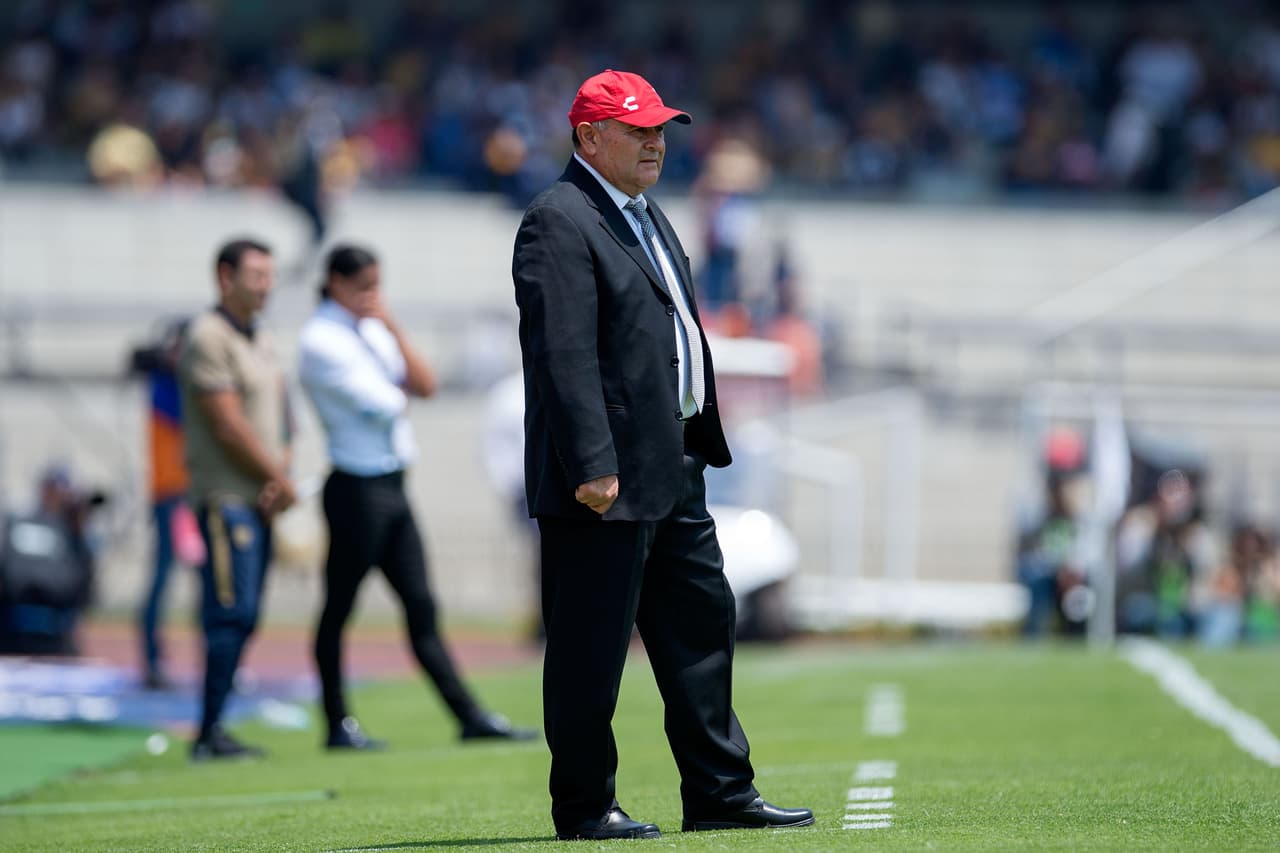 La Piedad se convirtió en Veracruz y Luna pasó de DT a auxiliar técnico. No obstante, volvió a ser DT en jefe para salvar a los Tiburones Rojos del descenso.