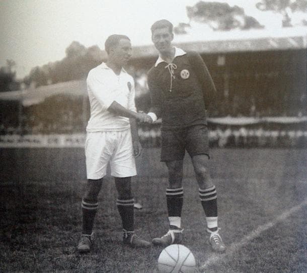 El primer ídolo azulcrema, en una época donde el equipo se iba desarrollando, a la par del futbol mexicano, Rafael Garza (1916-1930) fue pionero del nacimiento de un grande.