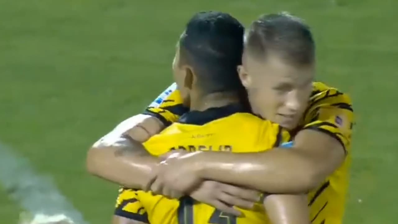 ¡Golazo del Maguito! Orbelín Pineda anota con AEK Atenas