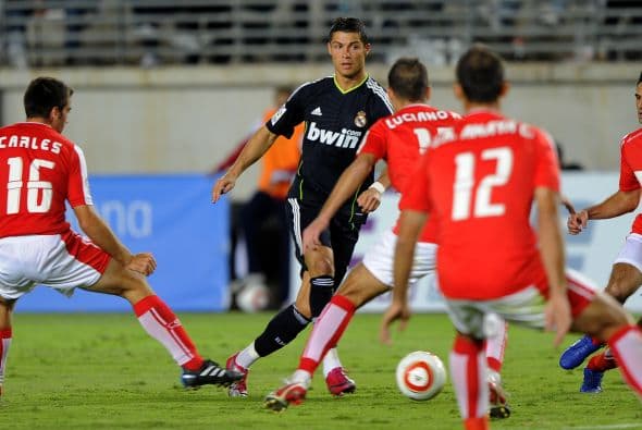 Este planteamiento puso en predicamentos al Madrid que estaba volcado en busca del gol, con poca fortuna.