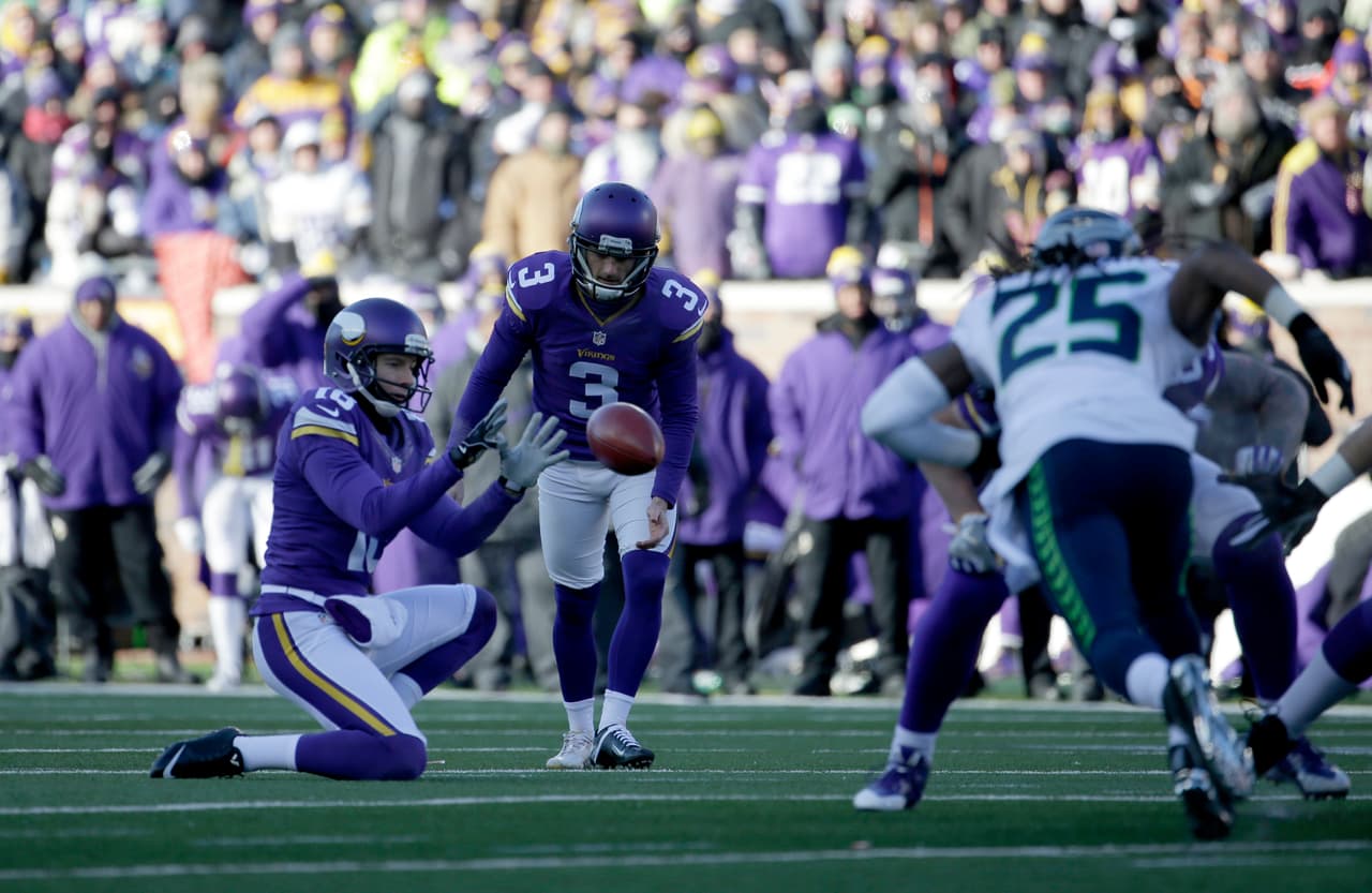 Sin embargo el pateador desvió el ovoide a segundos del final, dejando la gloria y el pase a la ronda divisional a los Seahawks.