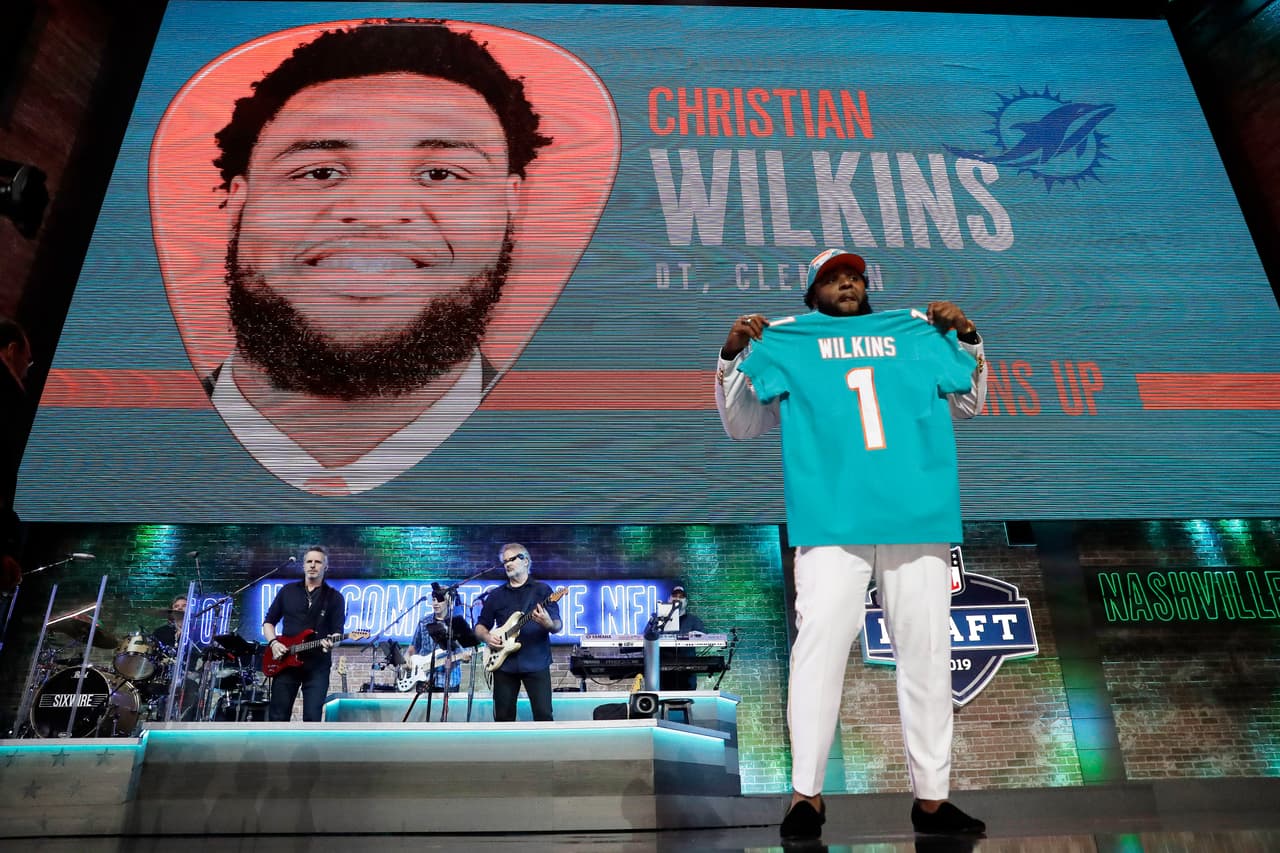 <b>13) Christian Wilkins (Clemson)</b>. Los Miami Dolphins, con la selección 13, reclutaron al tacle defensivo de los Tigers.