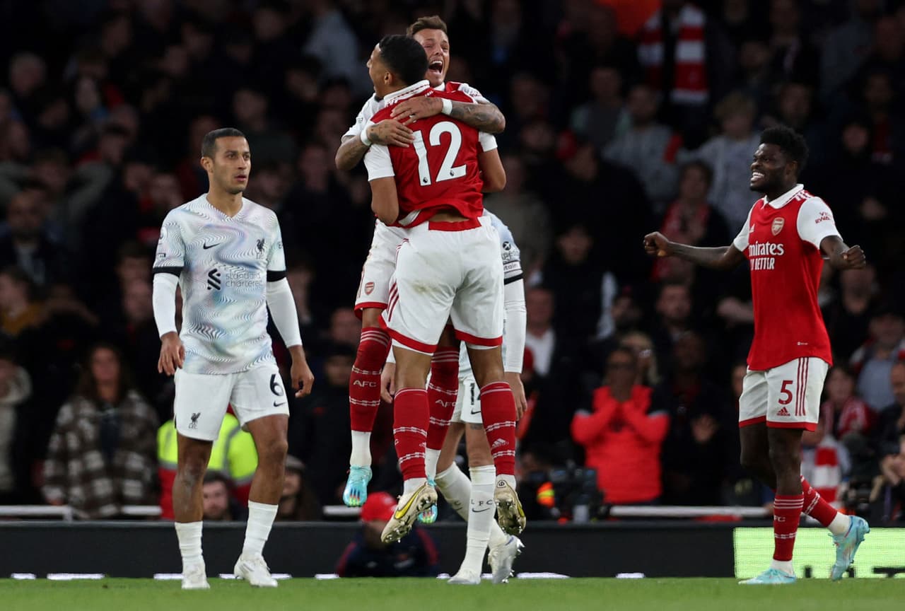 Arsenal derrotó al Liverpool y está en la cima de la Premier League.