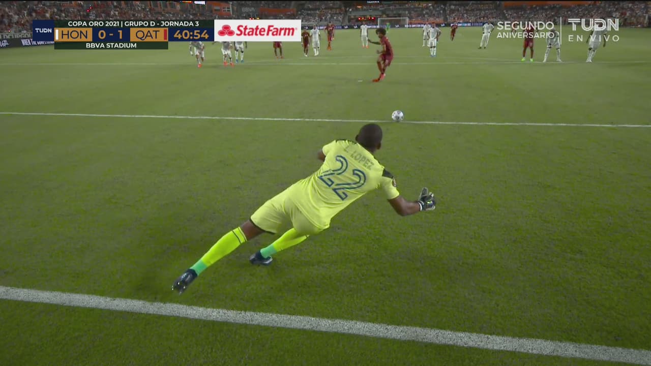 ¡Enorme Buba López! Detiene el penalti y con la cara saca el contrarremate