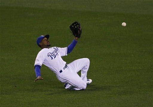 Luego empatarían los Gigantes por mediación del el también venezolano el tercera base Pablo Sandoval, en la parte alta de la cuarta entrada, y su compatriota el jardinero central Gregor Blanco con jonrón solitario había puesto en el primer episodio por delante a San Francisco 1-0.