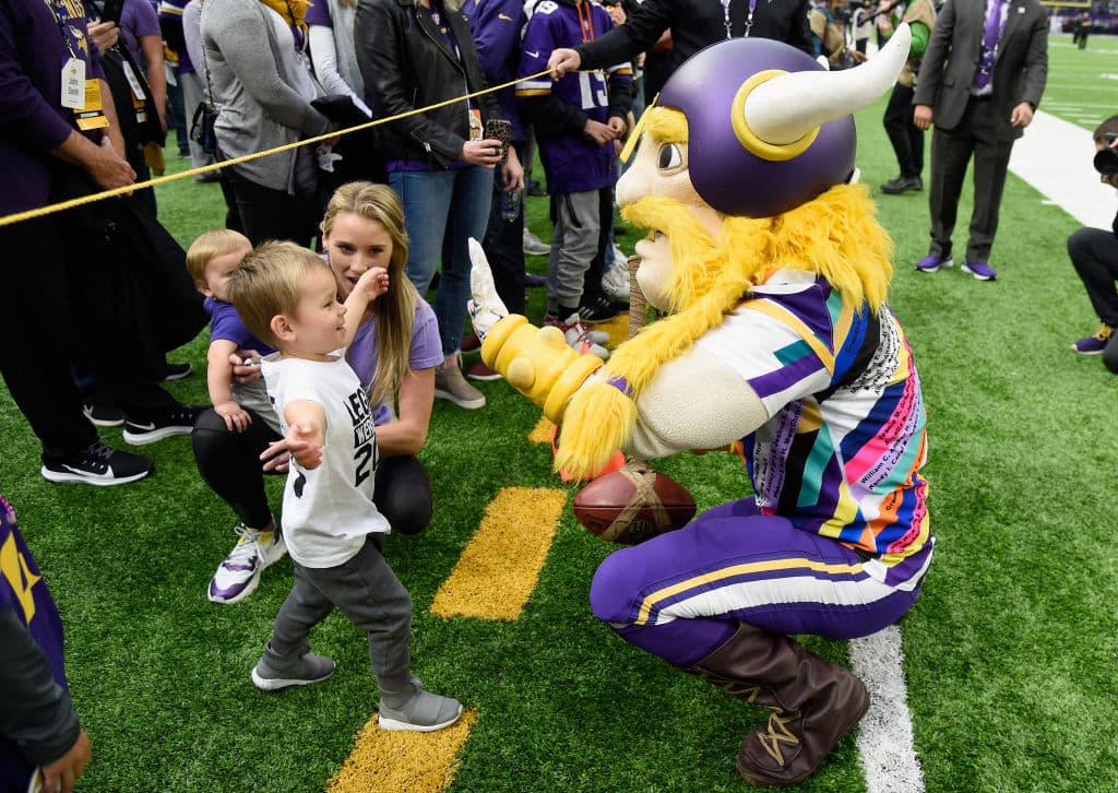 El es Viktor, la mascota de los Minnesota Vikings.