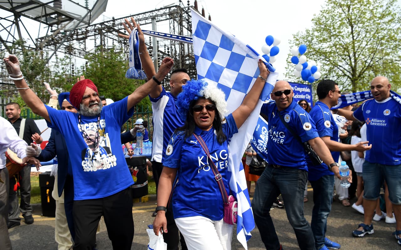 El Leicester vivió un día de fiesta celebrando su campeonato de la Premier.