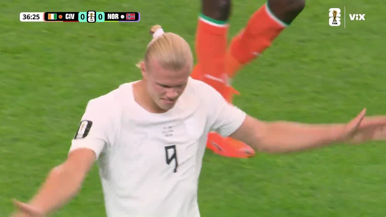 ¡Haaland lo intenta! Noruega genera peligro por las alturas