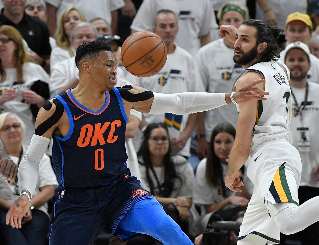 Jazz domina al Thunder y está a una victoria de eliminarlo