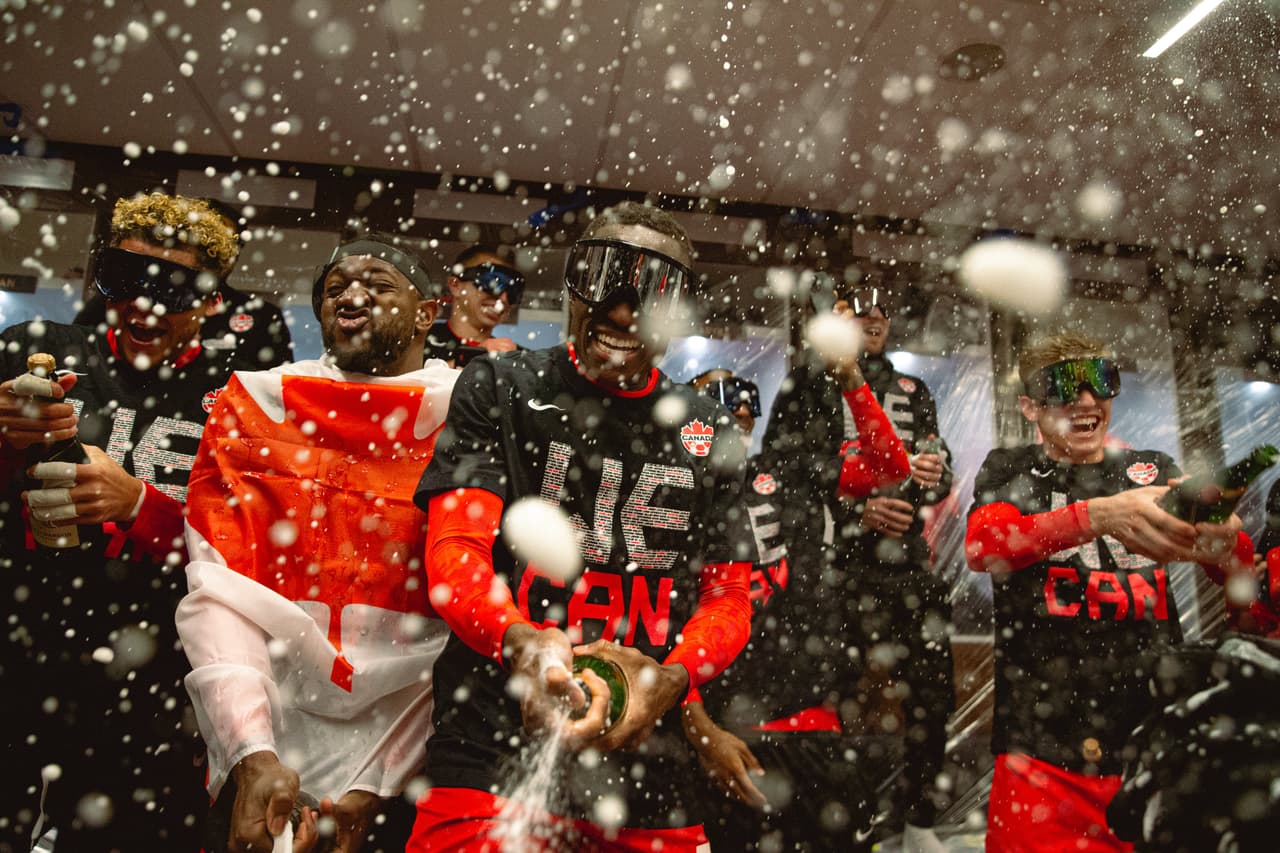 Las celebraciones en el vestuario del BMO Field fueron interminables.