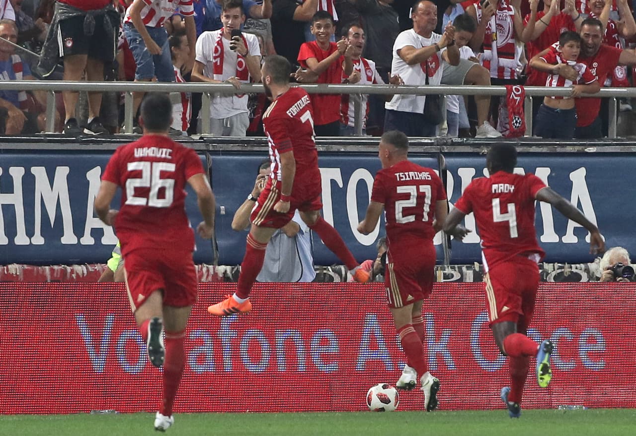 Olympiacos de Grecia apeló a su tradición como local para imponerse 3-1 contra el Burnley de Inglaterra, que opuso por momentos dura resistencia.