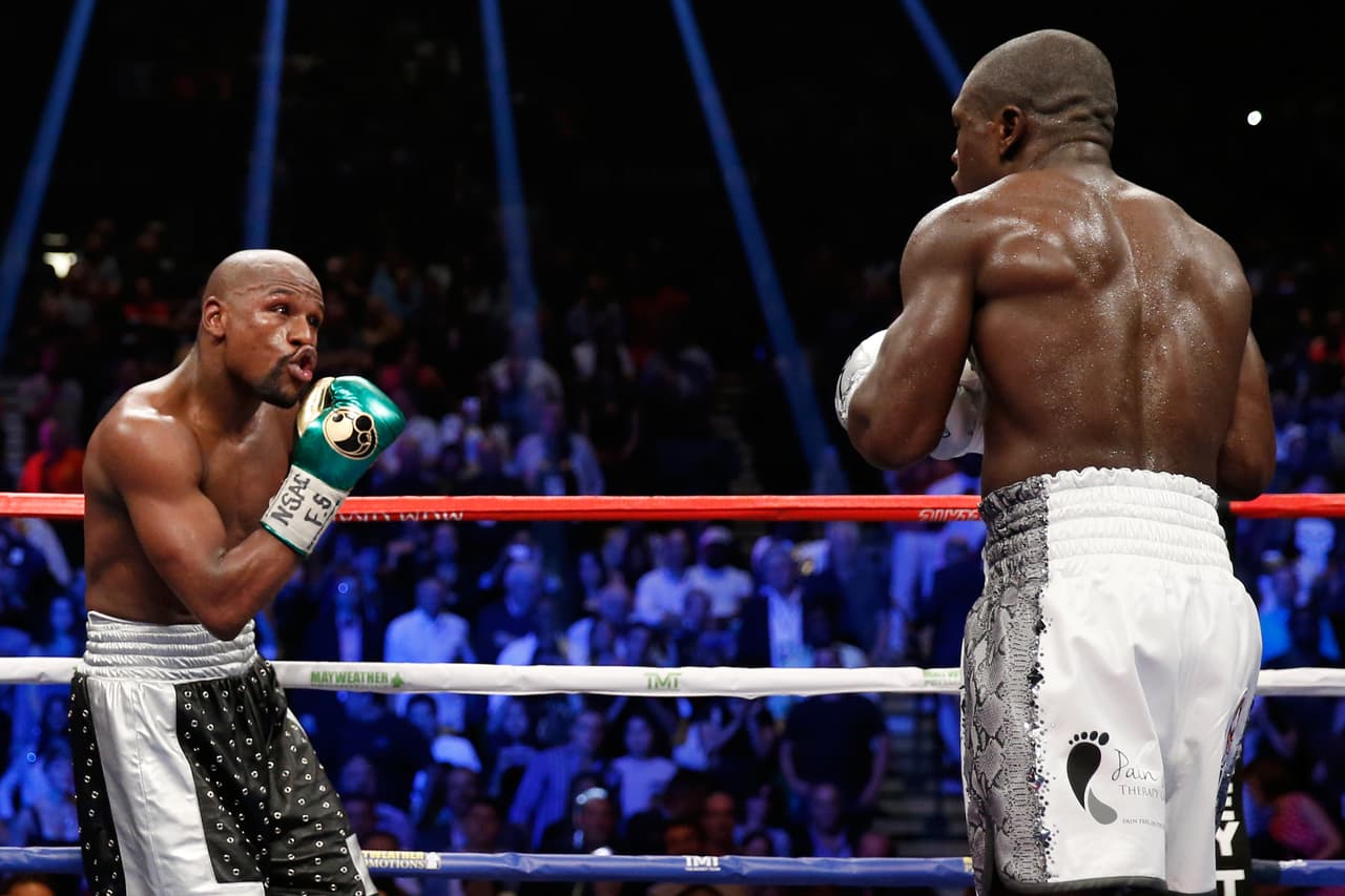 Las payasadas junto a un poco más de acción fueron agradecidas por las poco más de 13 mil personas que asistieron a la arena del MGM Grand.