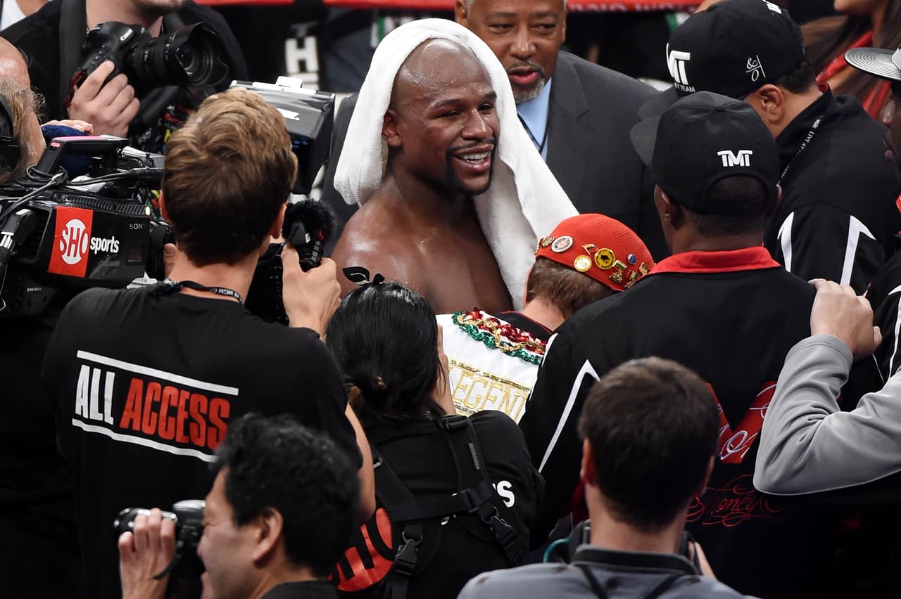 No hubo sorpresas, Floyd Mayweather Jr. impuso su estilo y venció por decisión unánime a Andre Berto en la última pelea de su carrera.