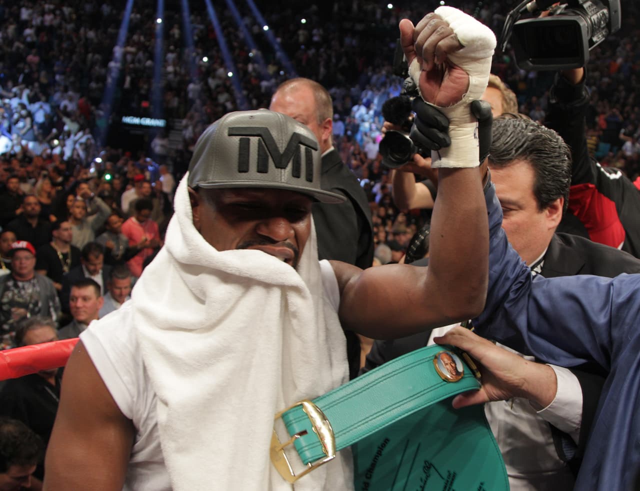 La puntuación no dejó dudas y Maywetaher se llevó todas las tarjetas.