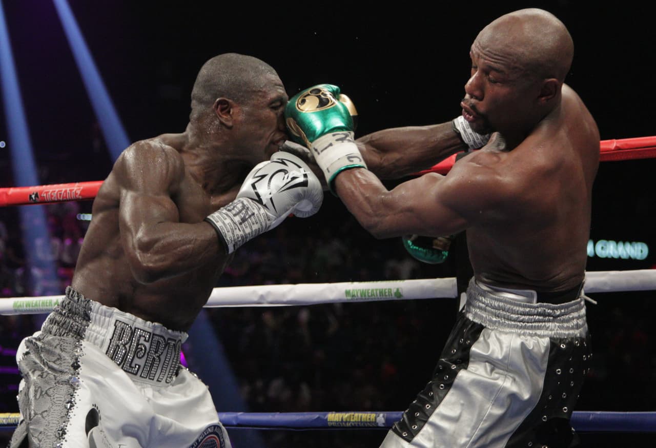 Al contragolpe Maywetaher casi siempre cruzó a Berto.