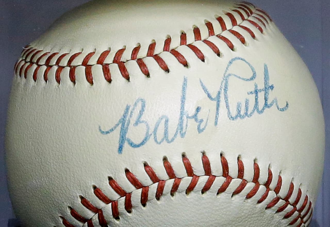 En 1946, después de un intenso dolo en los ojos y dificultad para tragar, fue diagnosticado con cáncer.