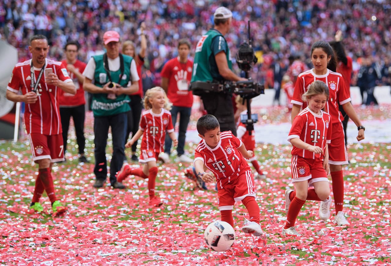 Salif Ribery, hijo del crack del Bayern Múnich, es otro pequeño que tiene en su padre a un crack de talla mundial.