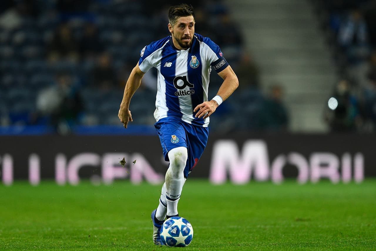 Héctor Herrera: el mediocampista fue baja en Anfield por suspensión y está listo para visitar Portimao este sábado. El 
<i>Dragao </i>suma los mismos 69 puntos del Benfica, pero tiene menor diferencia de gol.