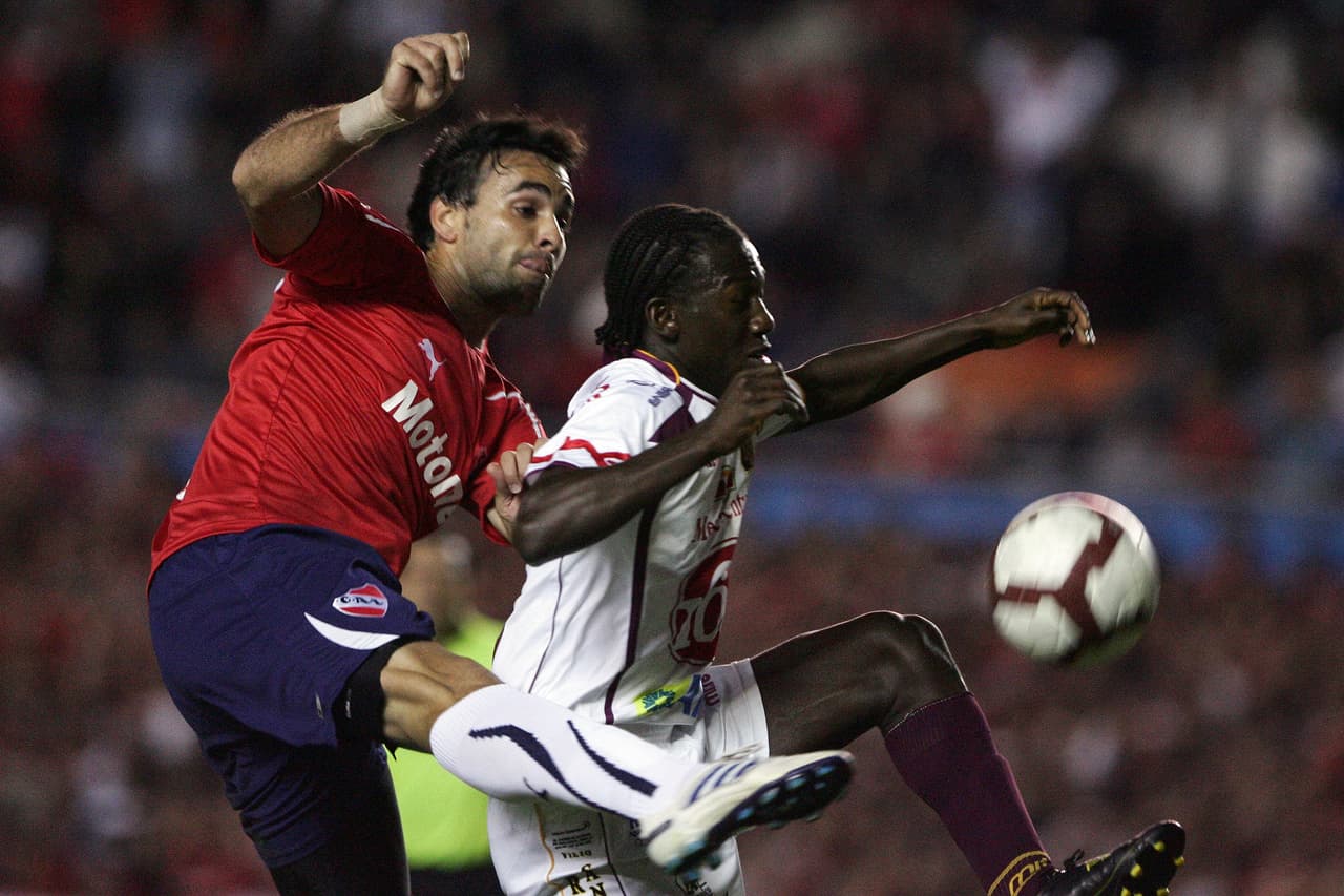 Para hablar de Diego Chará hay que remontarse al 2004 cuando debutó con el Deportes Quindío, en su natal Colombia. Luego pasó por el América para llegar al Deportes Tolima, donde encontró su mejor nivel.