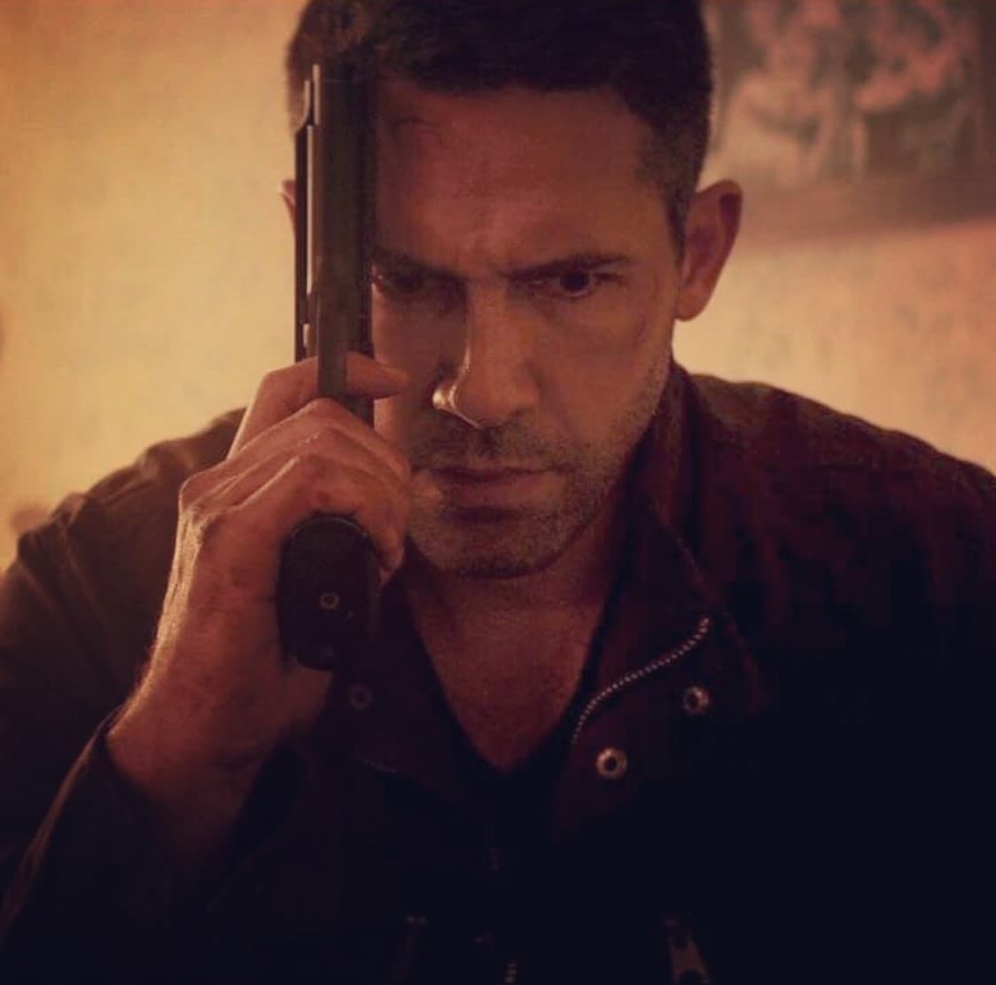 Sin embargo, el plan se tuerce cuando un peligroso terrorista llamado Villain les tiende una emboscada. Entonces su único deseo será vengarse. Así es como van sembrando a su paso la destrucción y el caos entre sus enemigos hasta que se encuentran con una amenaza inesperada.
<br>