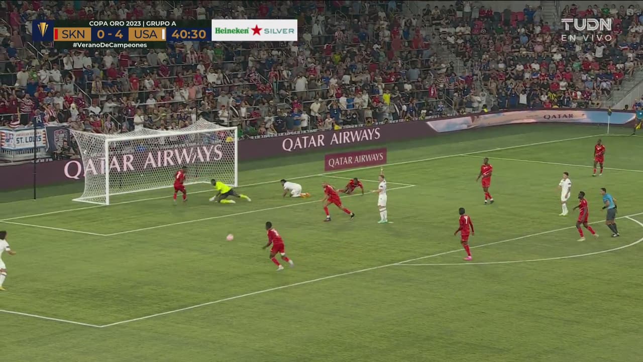 ¡Era el quinto de EEUU! Ferreira perdona y remata directo a Archibald