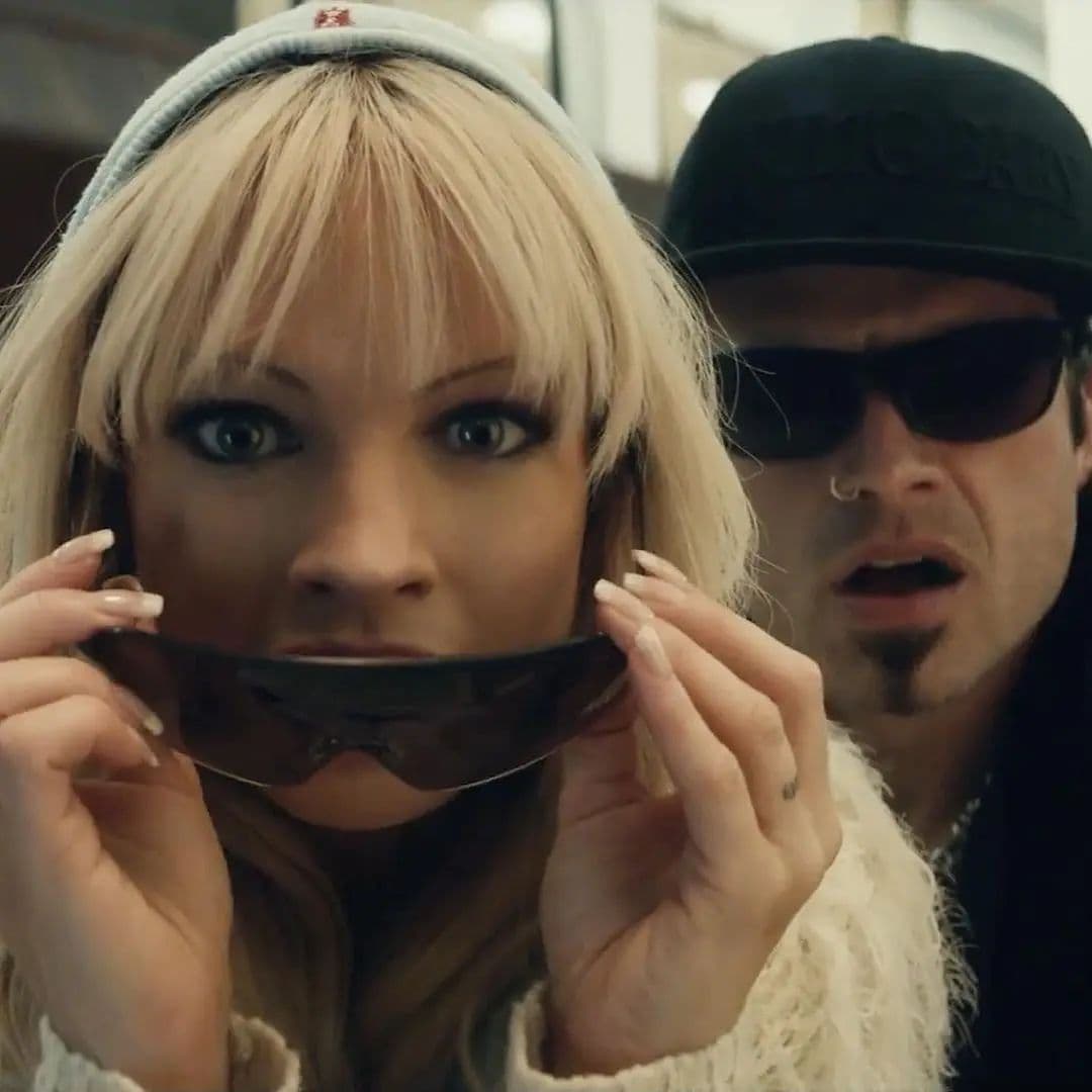 James también se sintió en conflicto por ver el video sexual, cuyas partes menos explícitas se emulan en "Pam & Tommy".